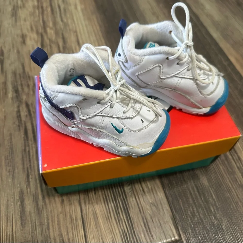 Vintage NIKE baby edge trainer II leather sneaker tennis shoes size 2 boy girl